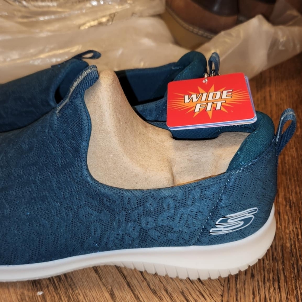 Skechers Teal Slip-On Sneakers